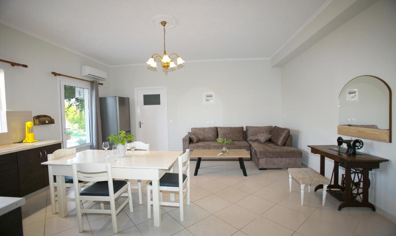 Babi'S Villa - Garden Apartment Lixouri Eksteriør billede